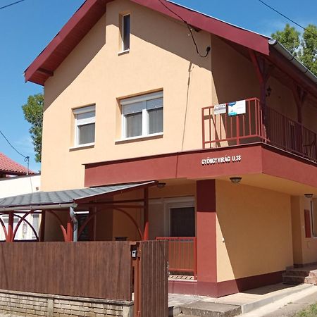 Gyoengyvirag Apartmanhaz Hajduszoboszlo Ngoại thất bức ảnh