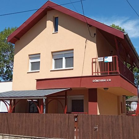 Gyoengyvirag Apartmanhaz Hajduszoboszlo Ngoại thất bức ảnh