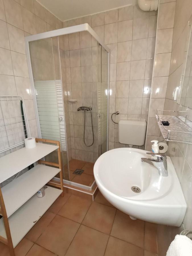 Gyoengyvirag Apartmanhaz Hajduszoboszlo Ngoại thất bức ảnh