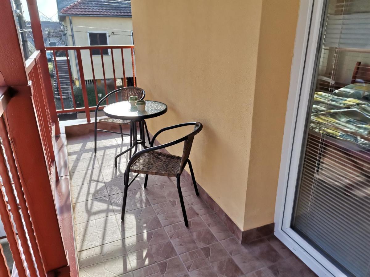 Gyoengyvirag Apartmanhaz Hajduszoboszlo Ngoại thất bức ảnh