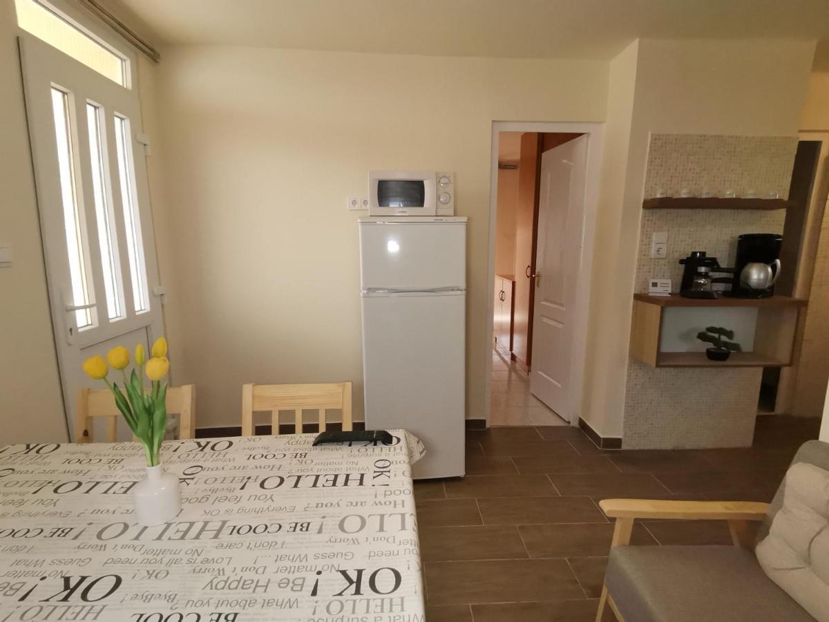 Gyoengyvirag Apartmanhaz Hajduszoboszlo Ngoại thất bức ảnh