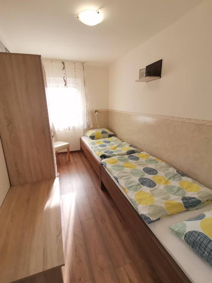 Gyoengyvirag Apartmanhaz Hajduszoboszlo Ngoại thất bức ảnh