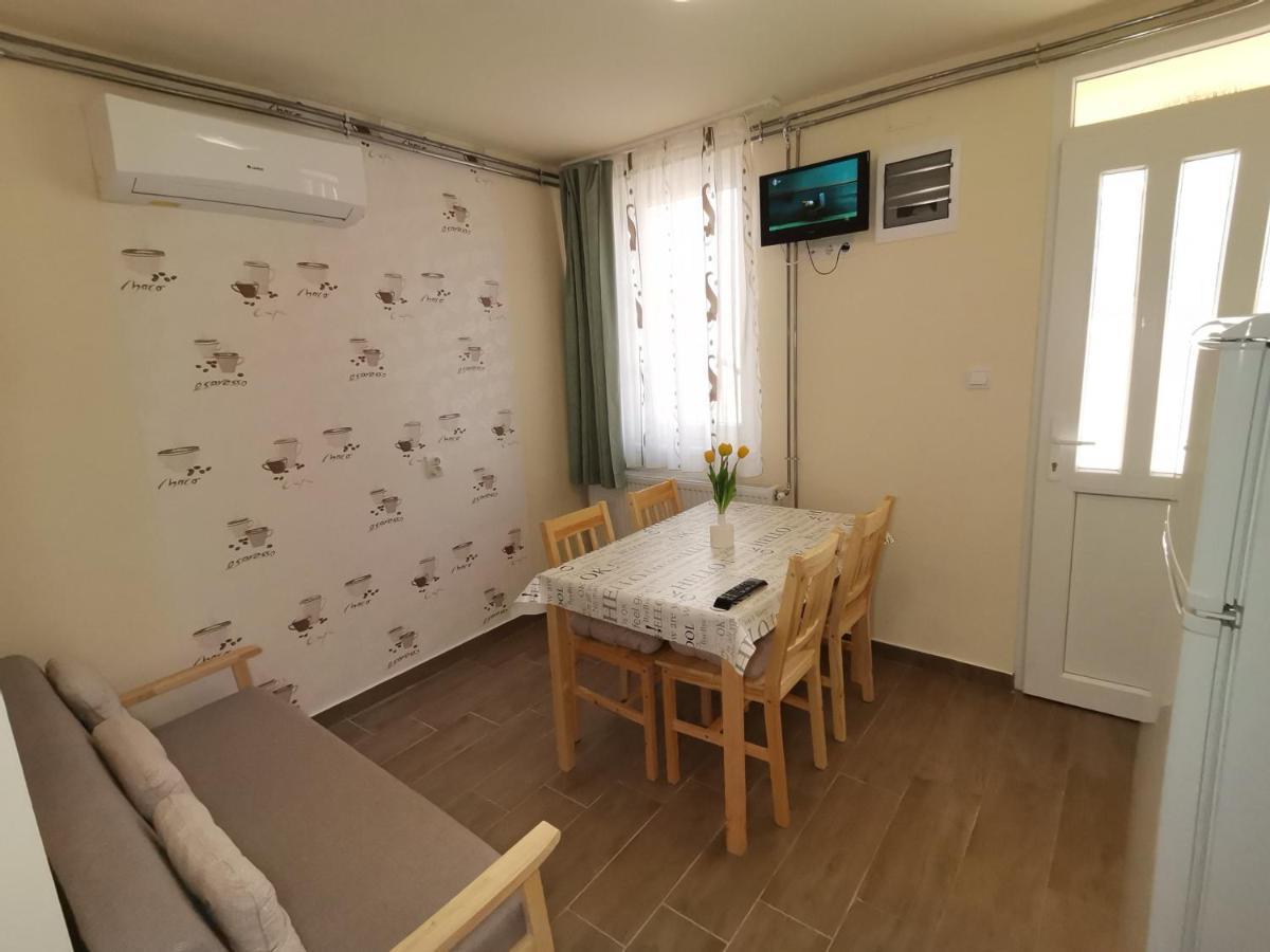 Gyoengyvirag Apartmanhaz Hajduszoboszlo Ngoại thất bức ảnh