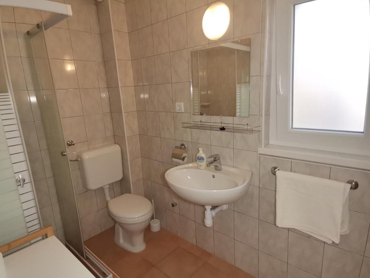 Gyoengyvirag Apartmanhaz Hajduszoboszlo Ngoại thất bức ảnh