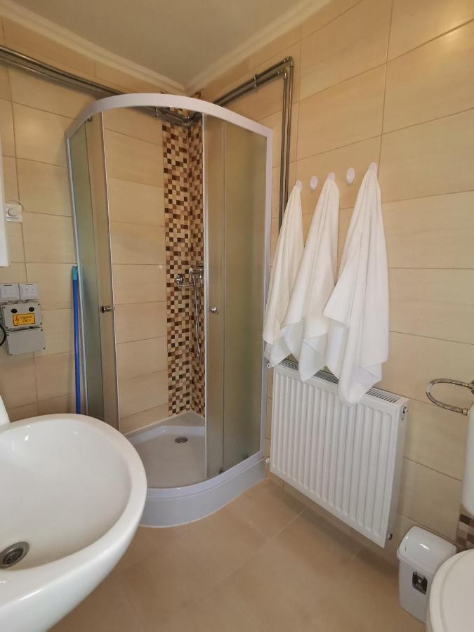 Gyoengyvirag Apartmanhaz Hajduszoboszlo Ngoại thất bức ảnh