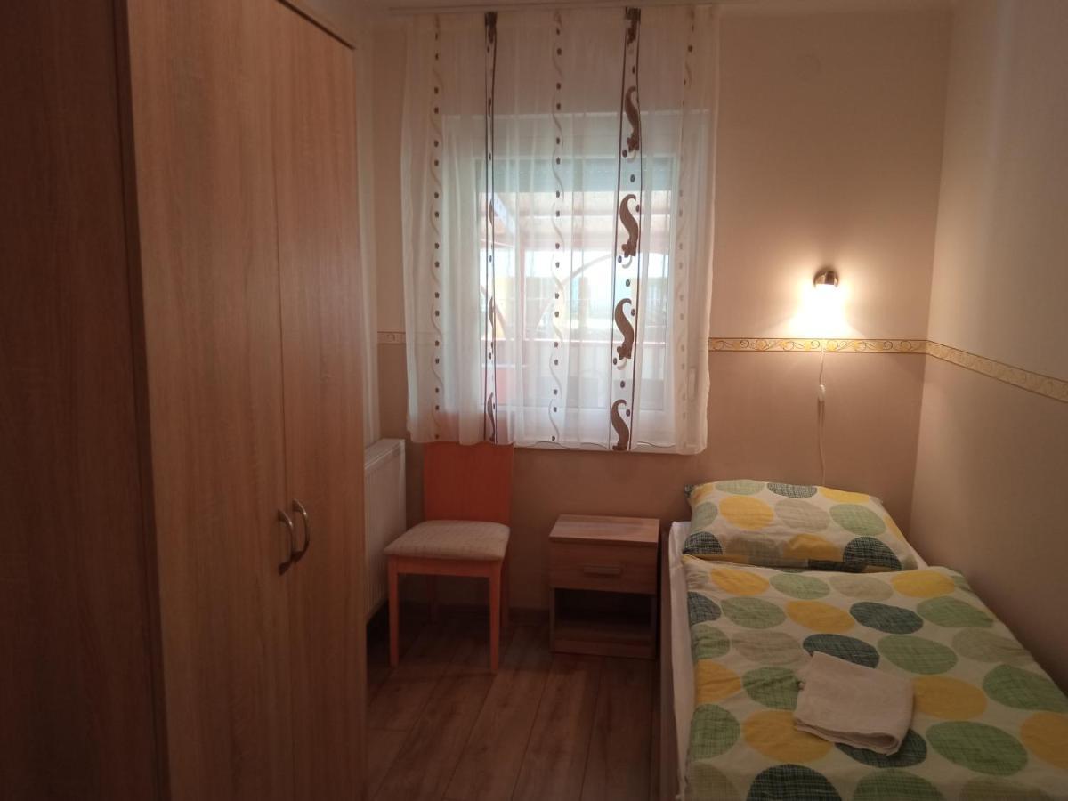 Gyoengyvirag Apartmanhaz Hajduszoboszlo Ngoại thất bức ảnh