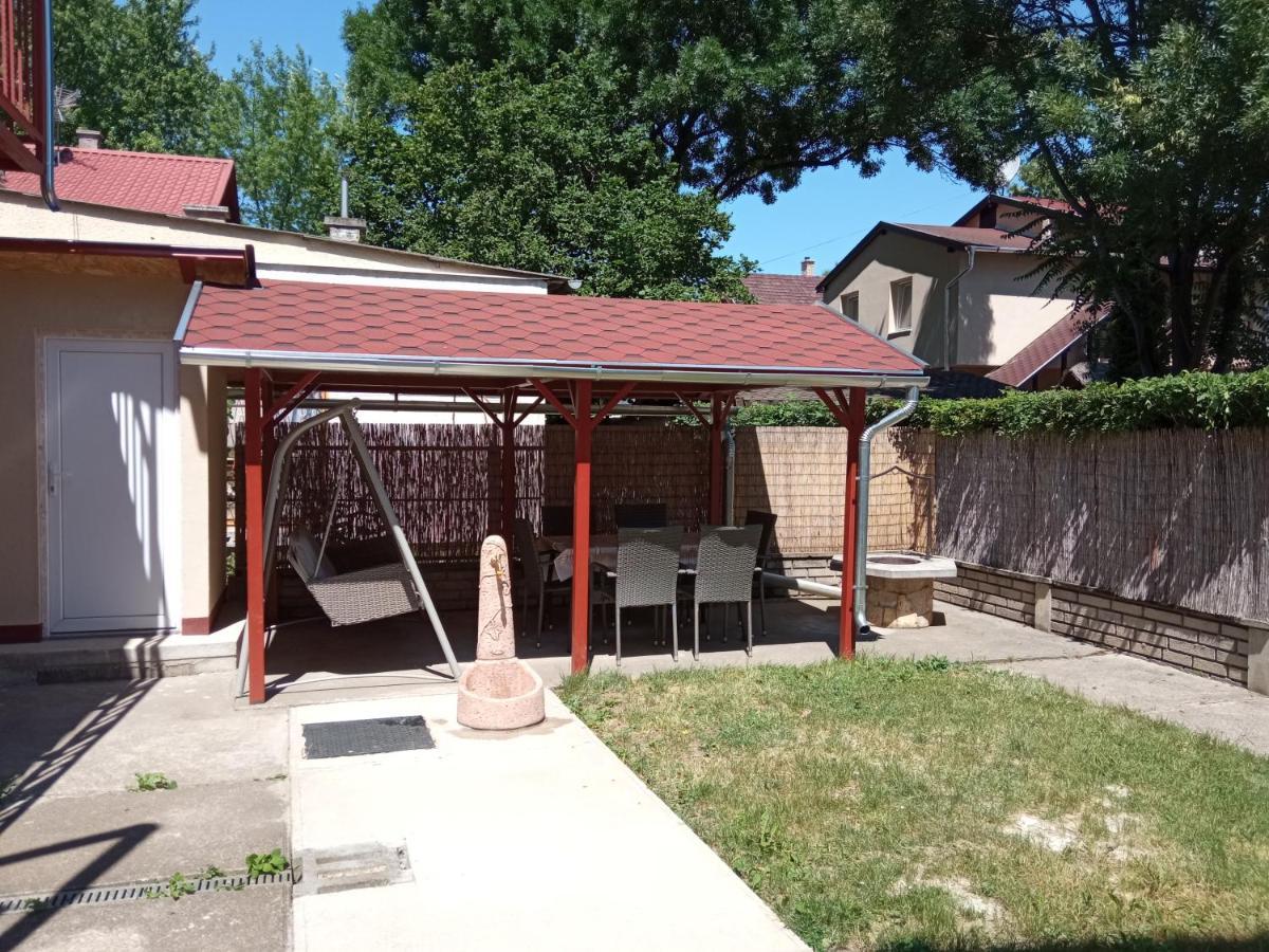 Gyoengyvirag Apartmanhaz Hajduszoboszlo Ngoại thất bức ảnh