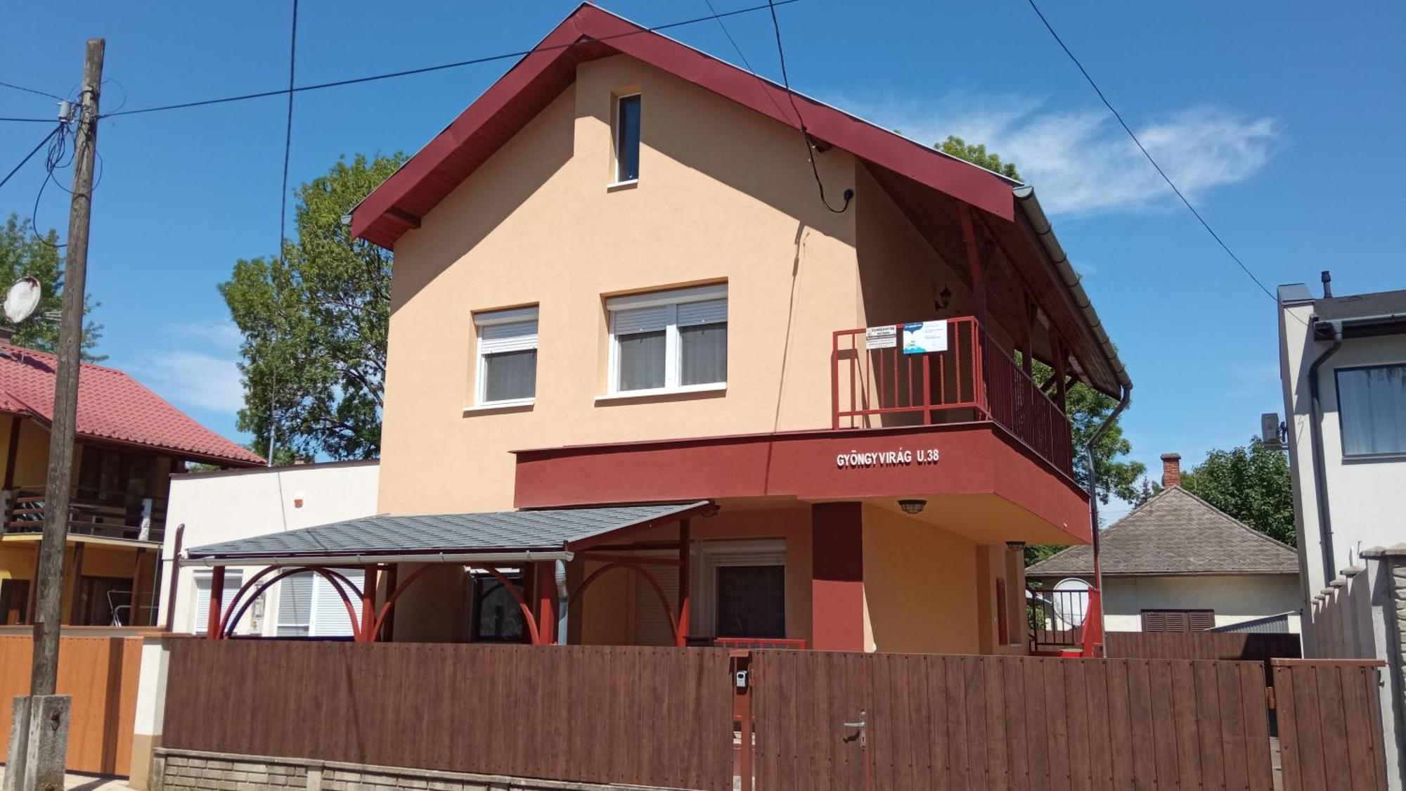 Gyoengyvirag Apartmanhaz Hajduszoboszlo Ngoại thất bức ảnh