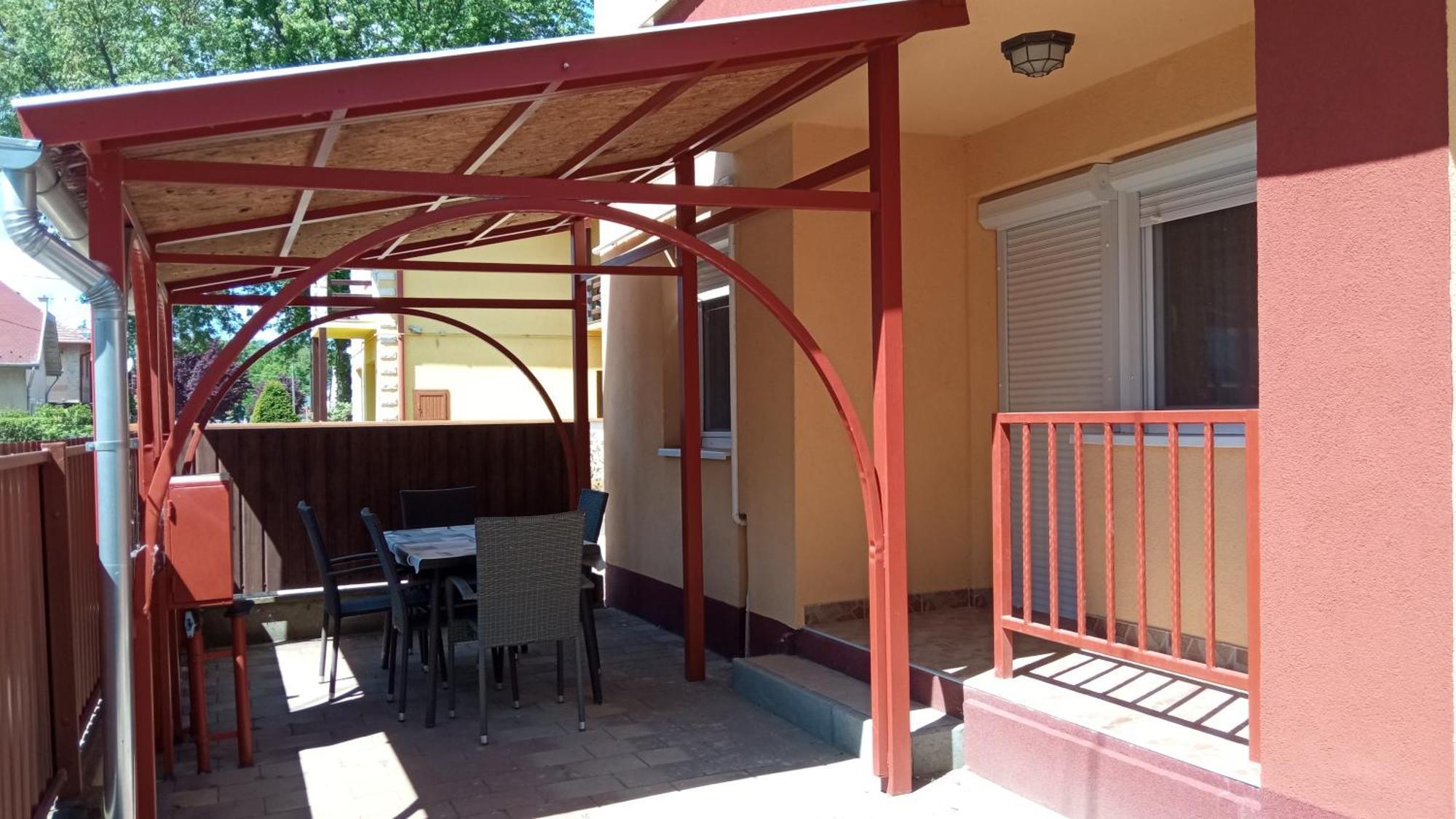 Gyoengyvirag Apartmanhaz Hajduszoboszlo Ngoại thất bức ảnh