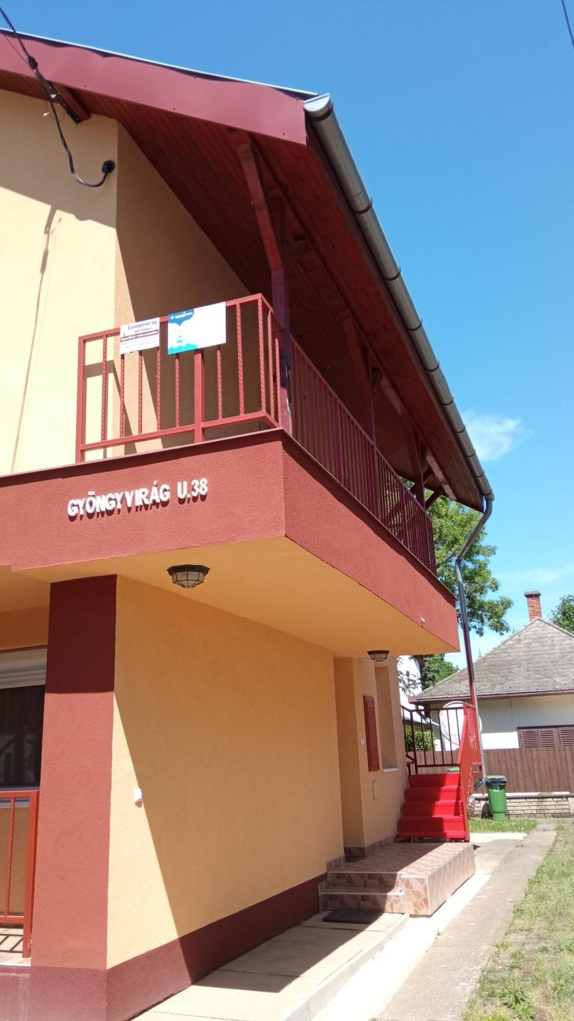 Gyoengyvirag Apartmanhaz Hajduszoboszlo Ngoại thất bức ảnh